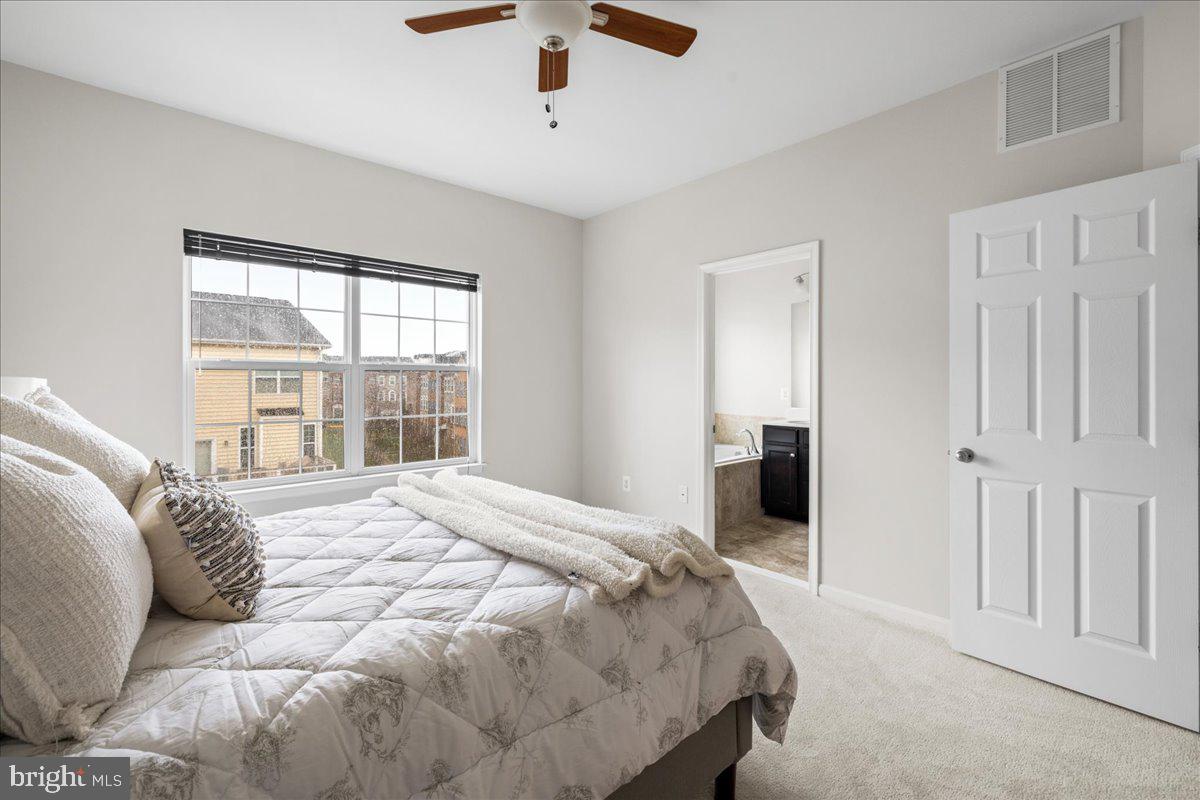 1590 KINNAIRD TERRACE NE