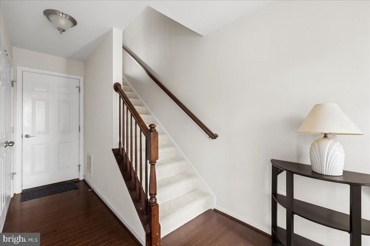 1590 KINNAIRD TERRACE NE