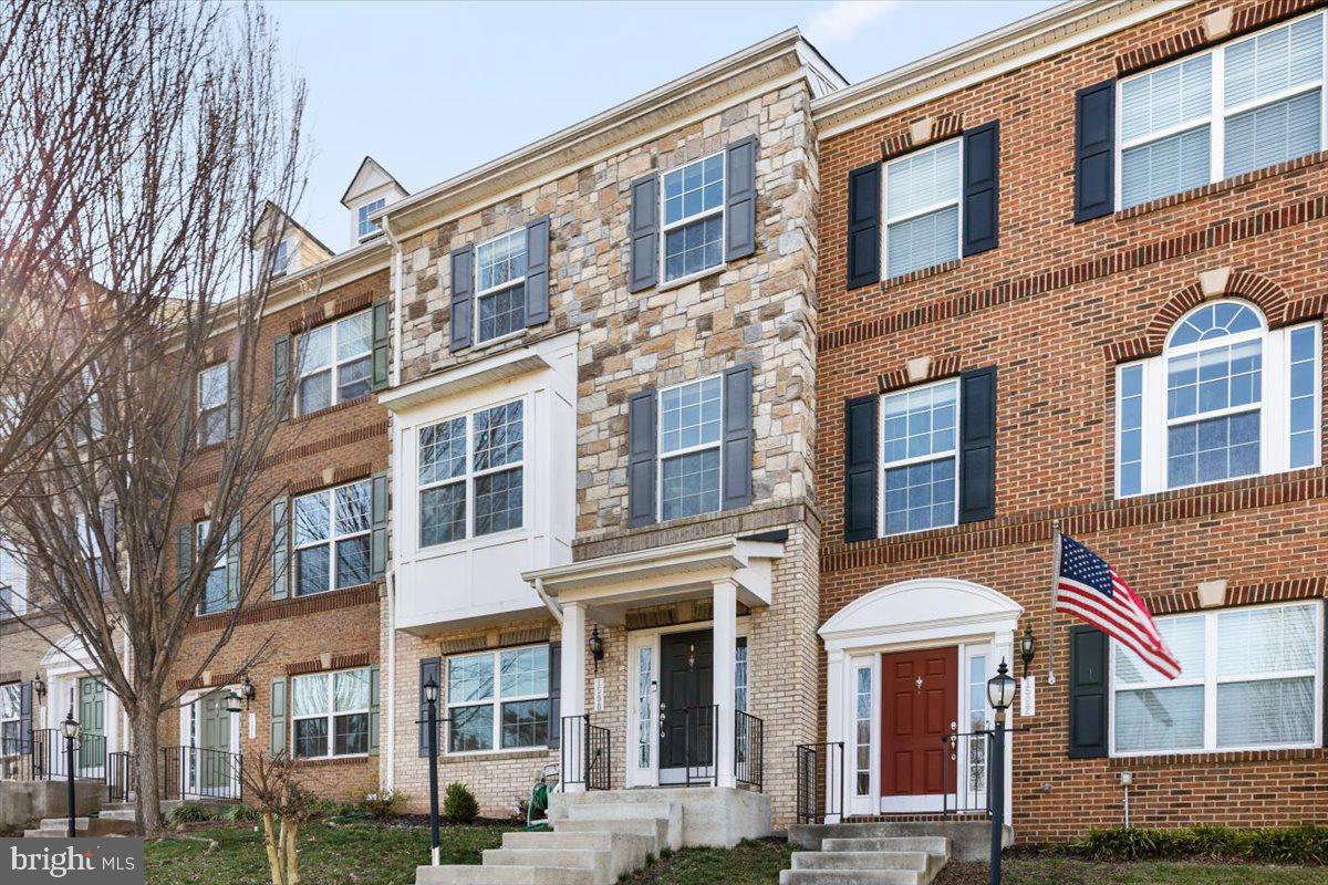 1590 KINNAIRD TERRACE NE