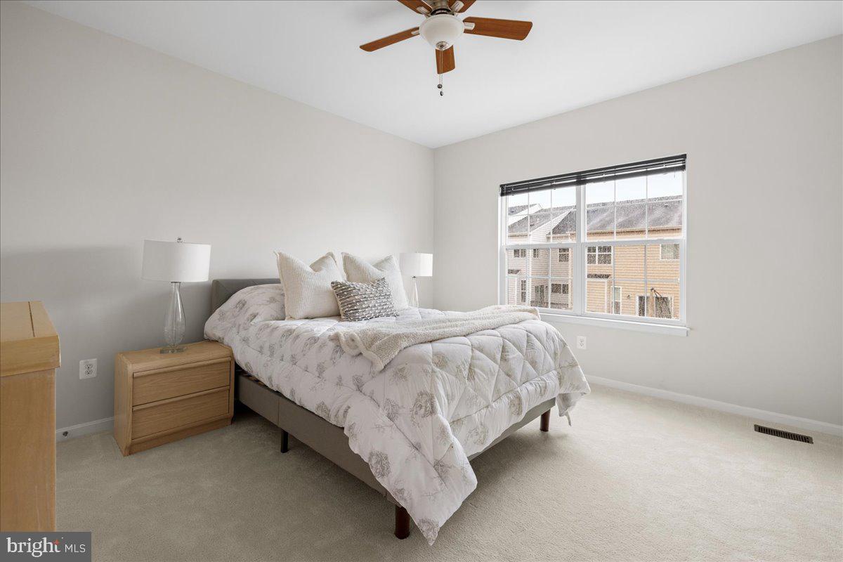 1590 KINNAIRD TERRACE NE