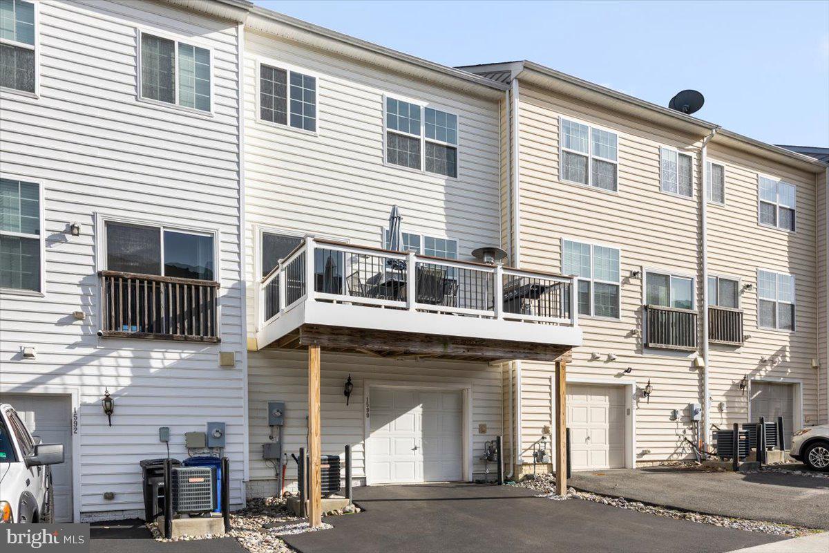 1590 KINNAIRD TERRACE NE