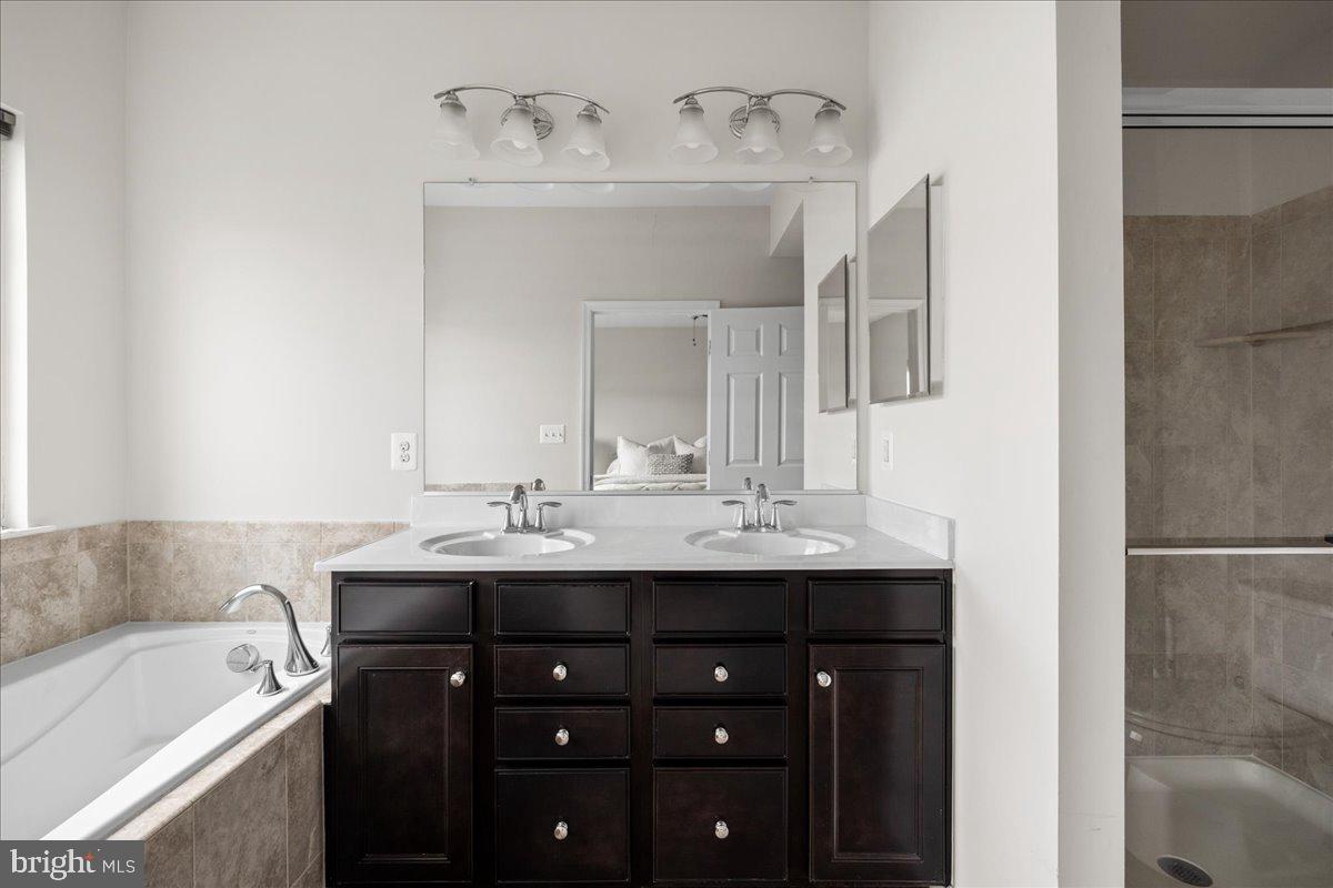 1590 KINNAIRD TERRACE NE