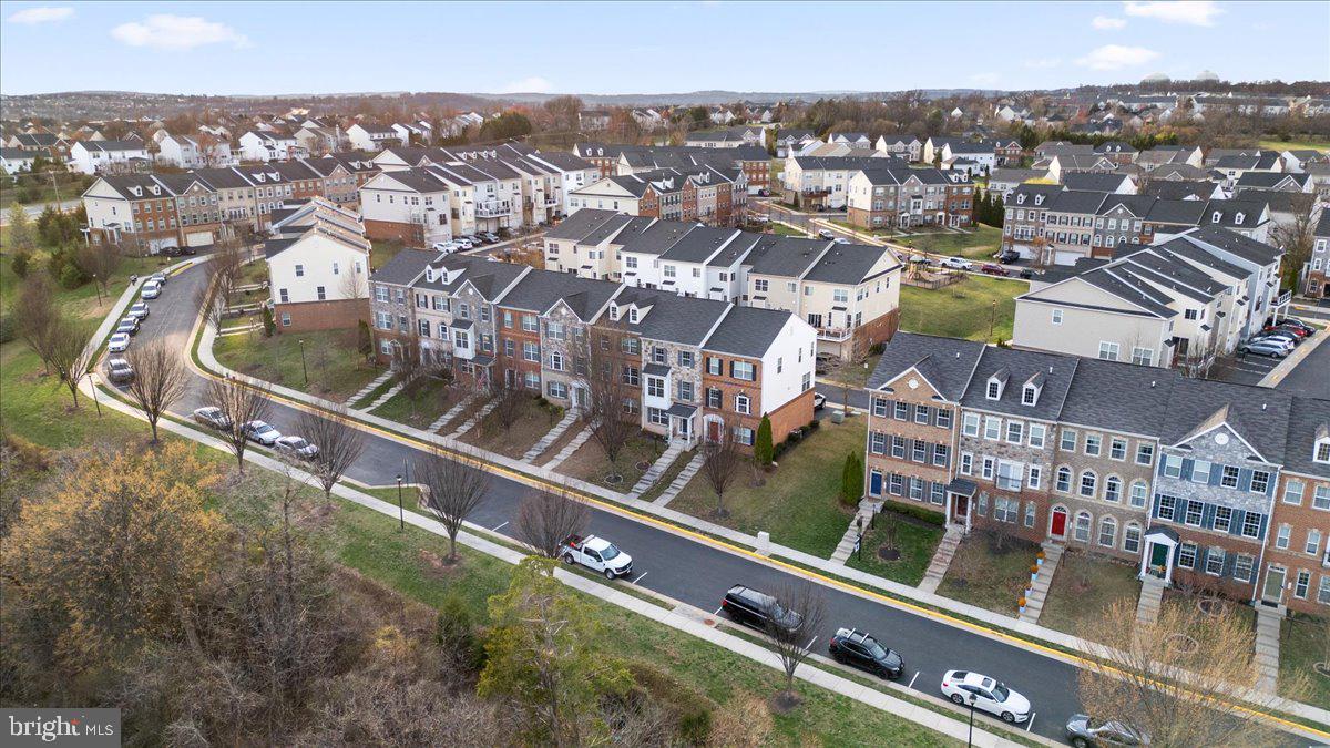 1590 KINNAIRD TERRACE NE