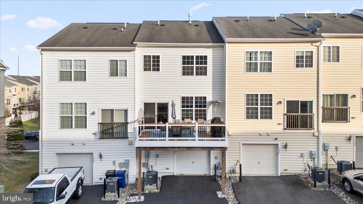 1590 KINNAIRD TERRACE NE