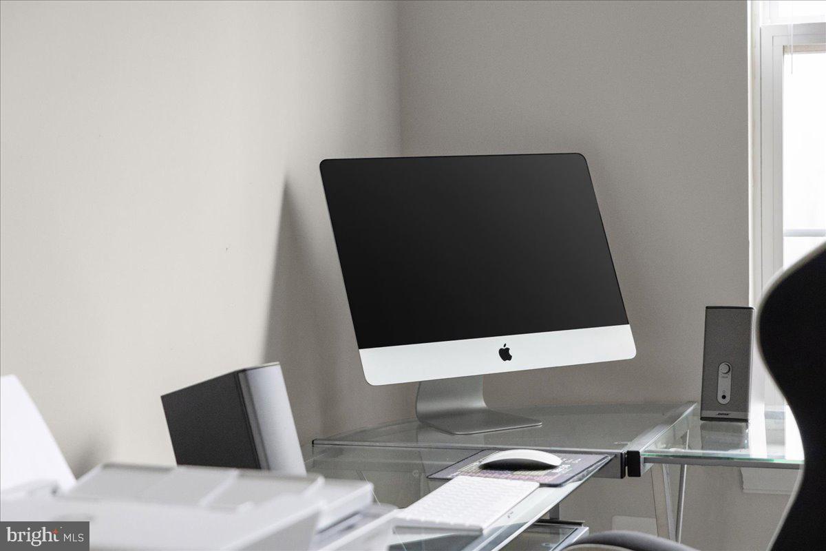 1590 KINNAIRD TERRACE NE