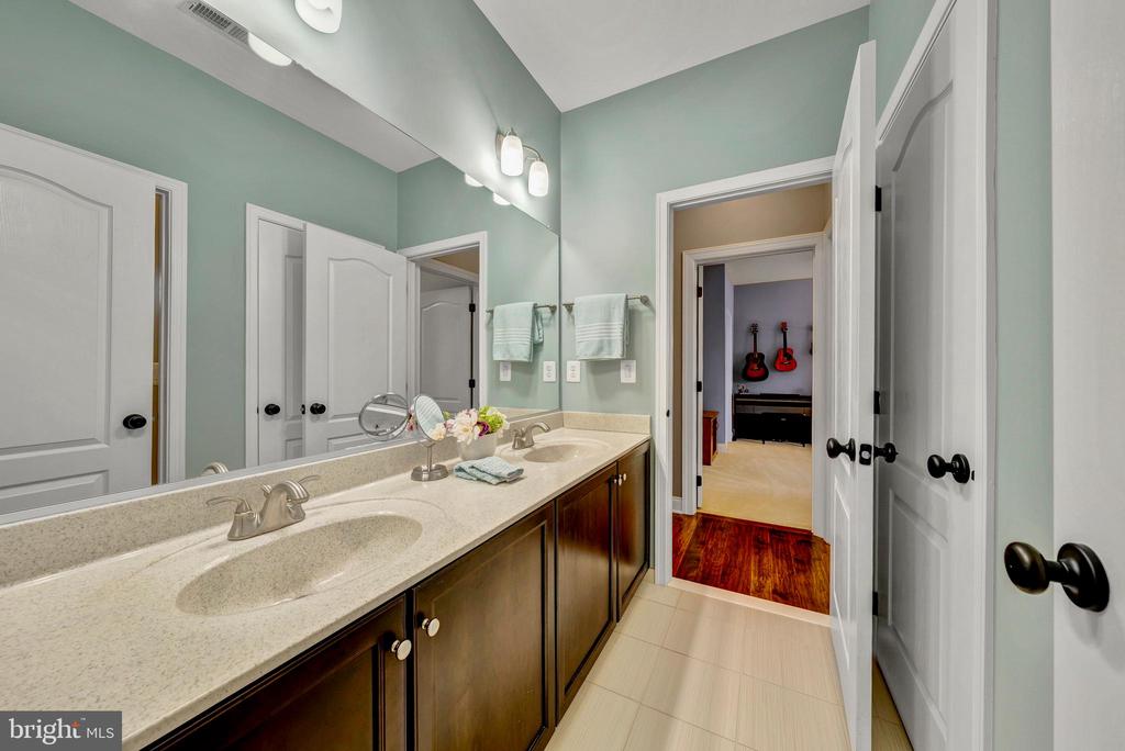 41513 DEER POINT COURT