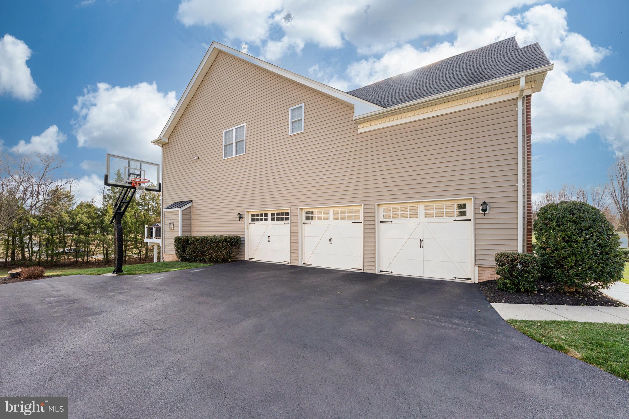 41513 DEER POINT COURT