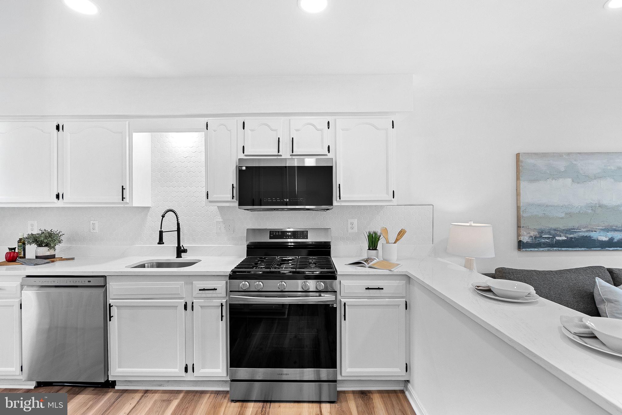 412 NIKKI TERRACE SE