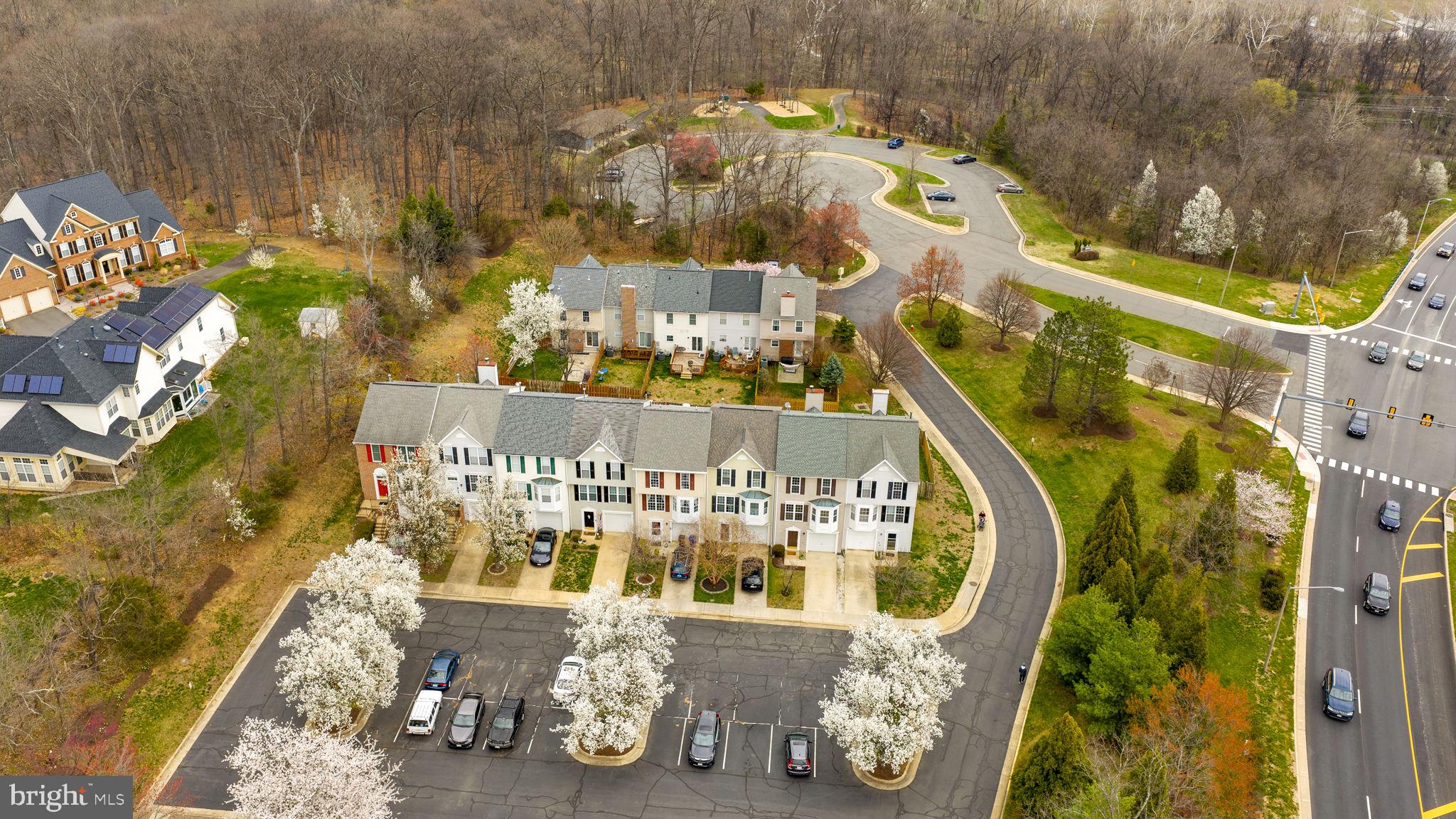 412 NIKKI TERRACE SE