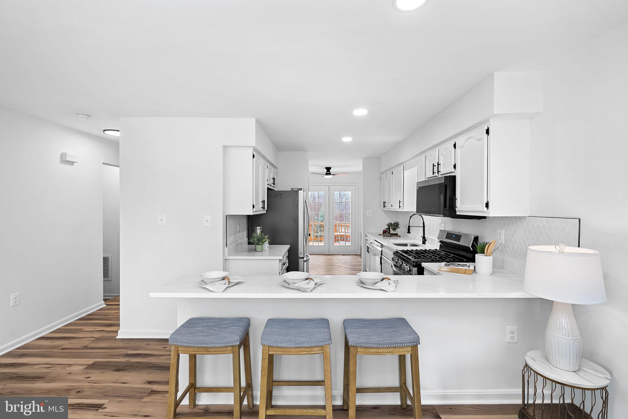 412 NIKKI TERRACE SE