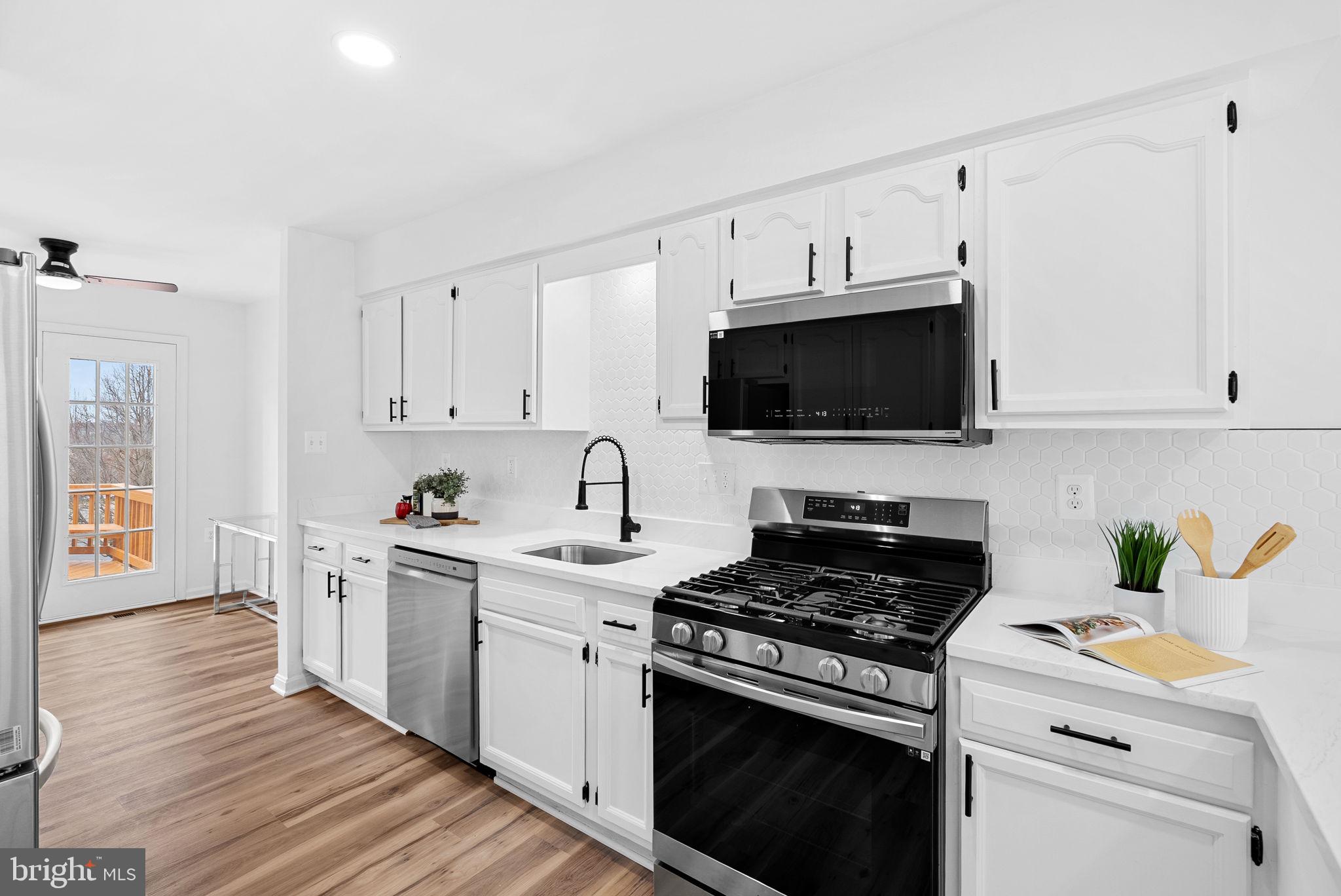 412 NIKKI TERRACE SE