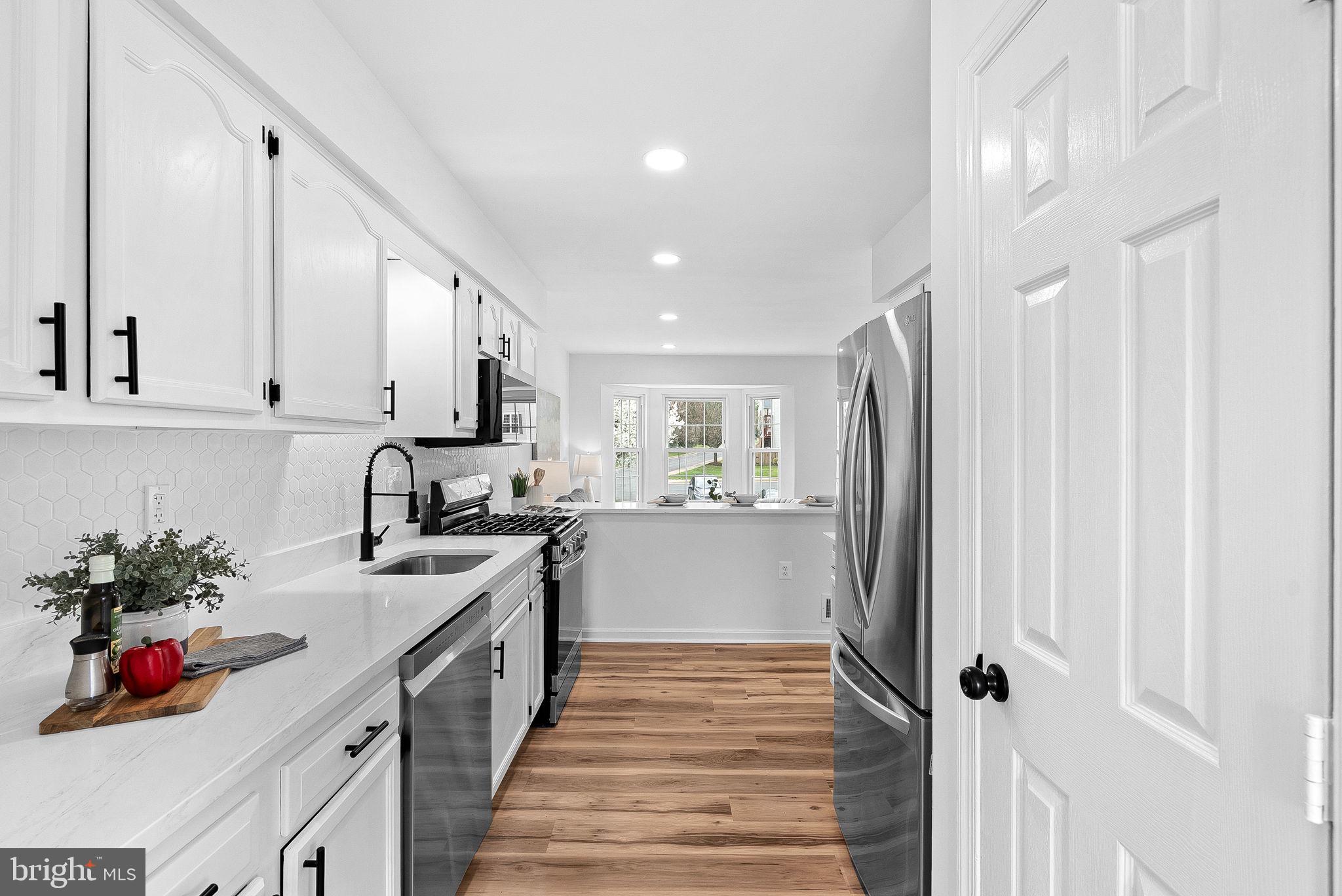 412 NIKKI TERRACE SE