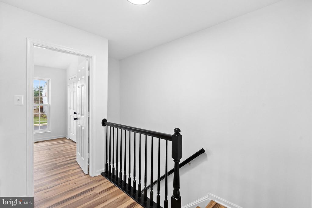 412 NIKKI TERRACE SE