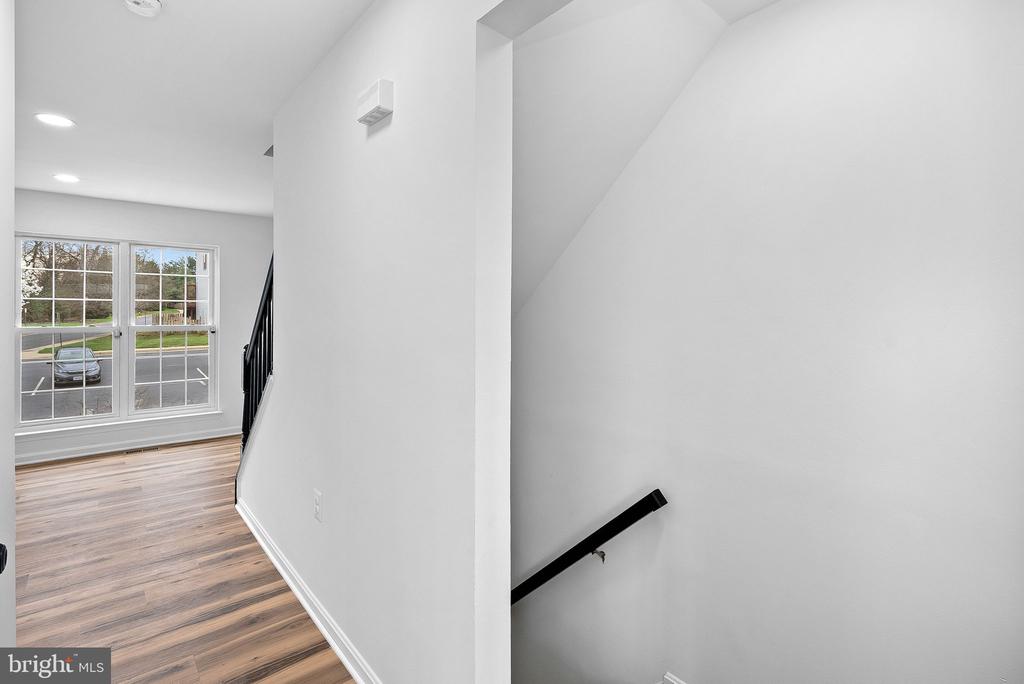 412 NIKKI TERRACE SE