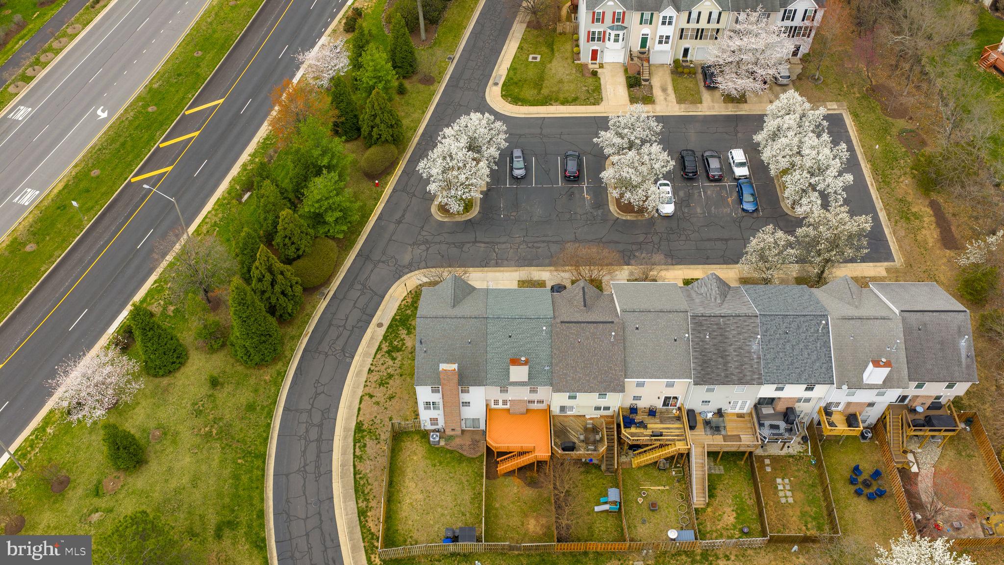 412 NIKKI TERRACE SE