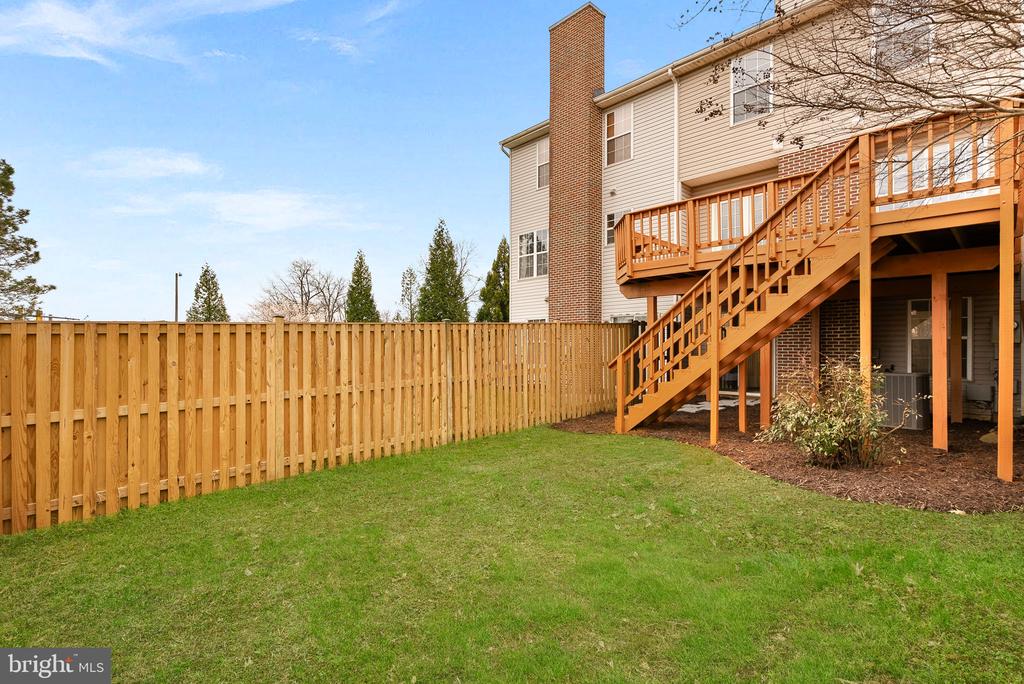 412 NIKKI TERRACE SE