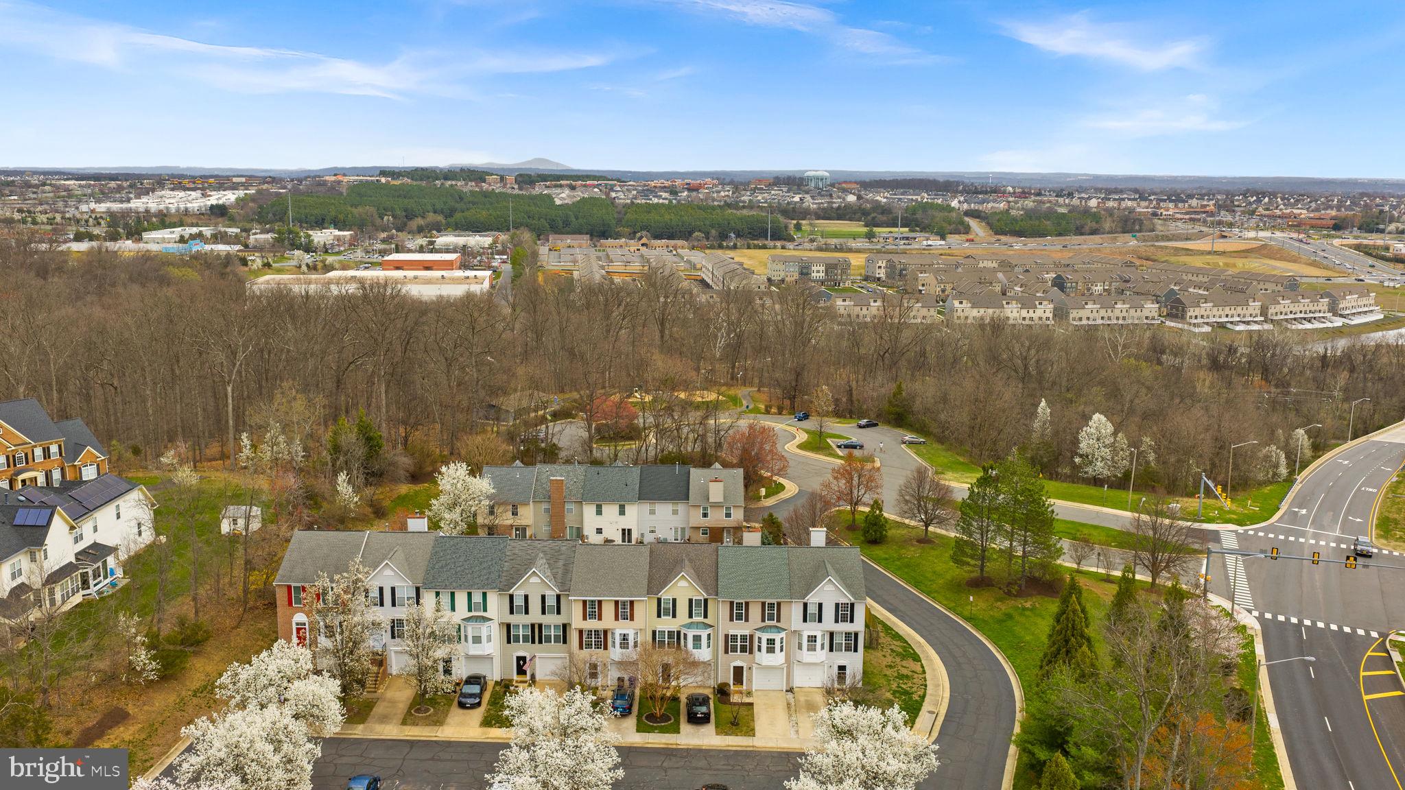 412 NIKKI TERRACE SE