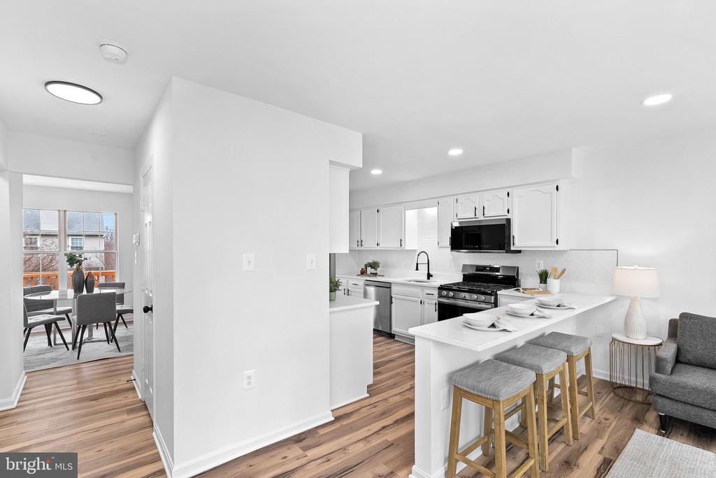 412 NIKKI TERRACE SE