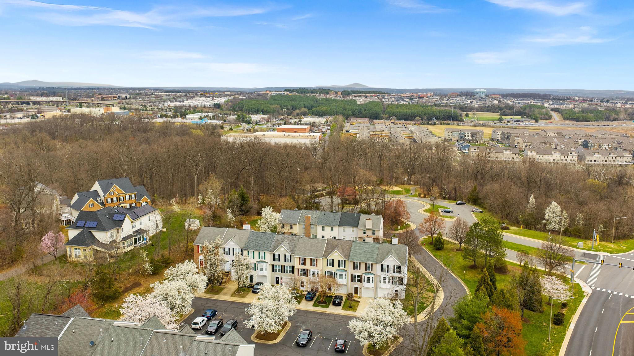 412 NIKKI TERRACE SE