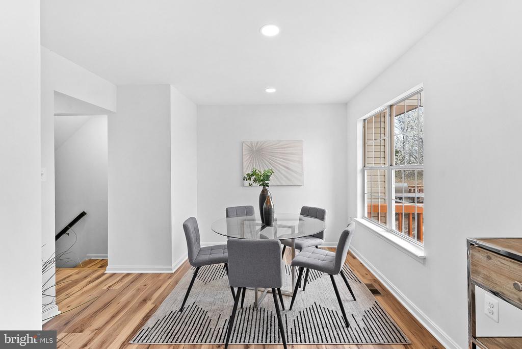 412 NIKKI TERRACE SE
