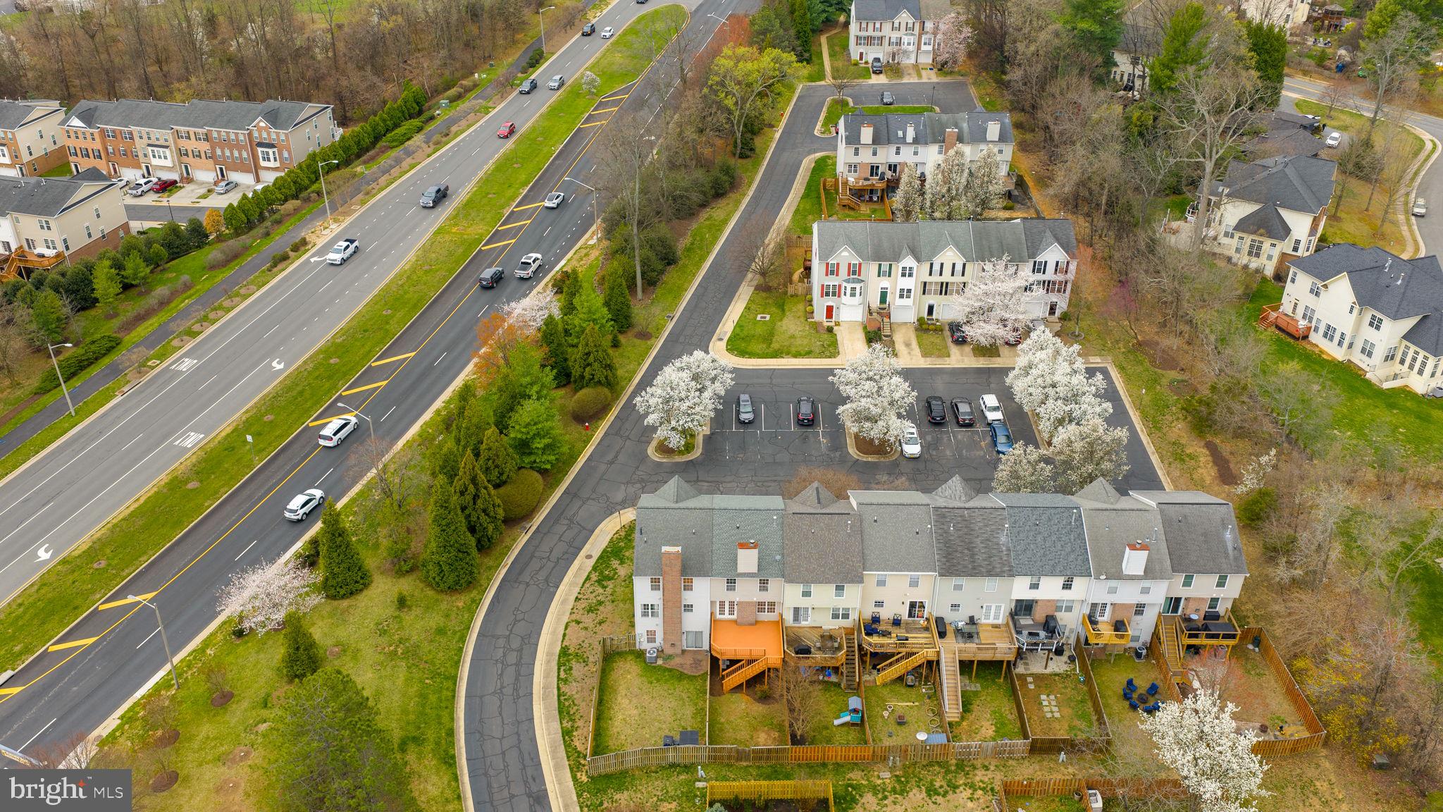 412 NIKKI TERRACE SE