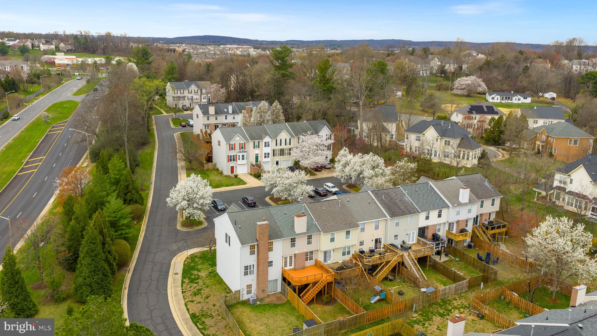 412 NIKKI TERRACE SE