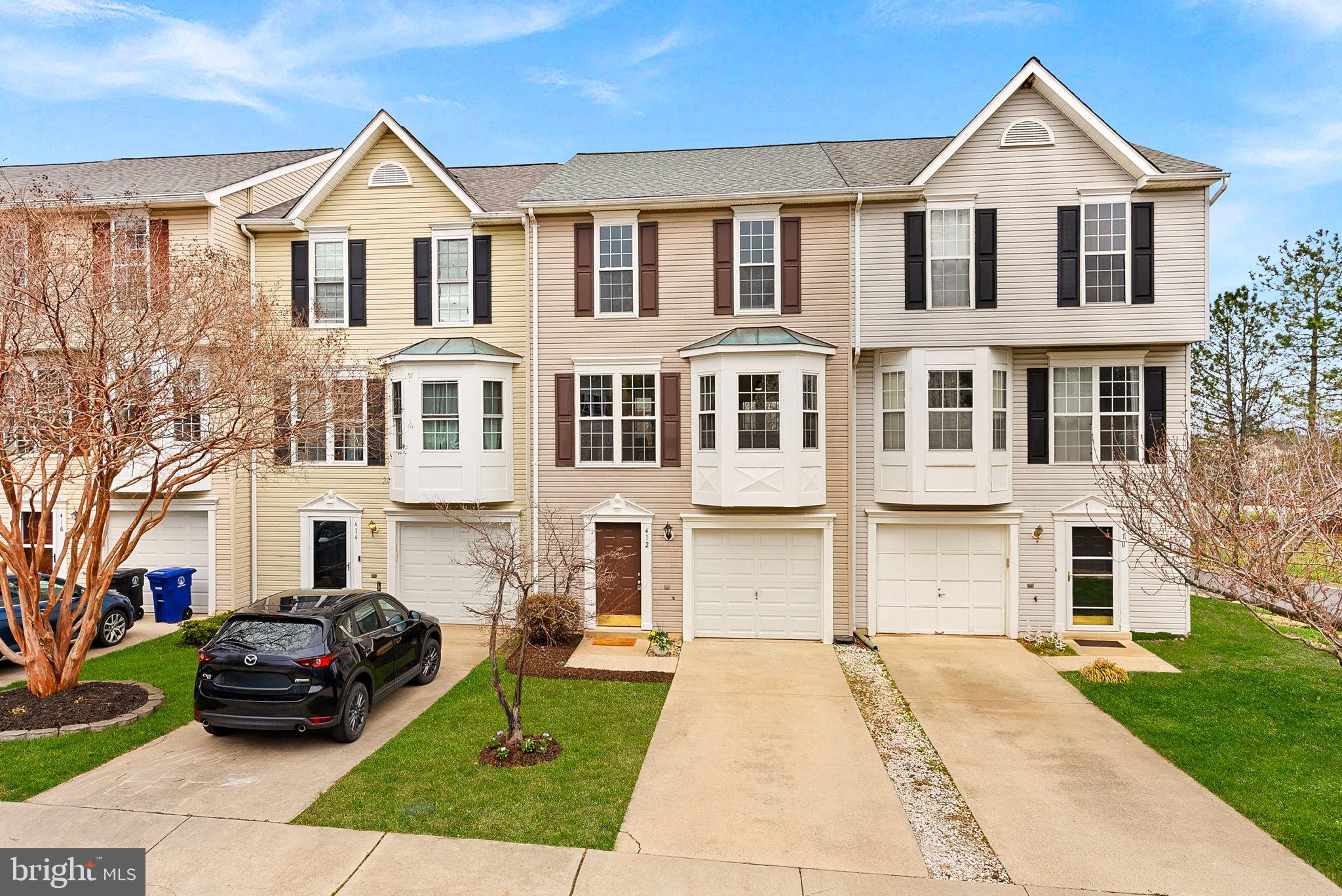 412 NIKKI TERRACE SE