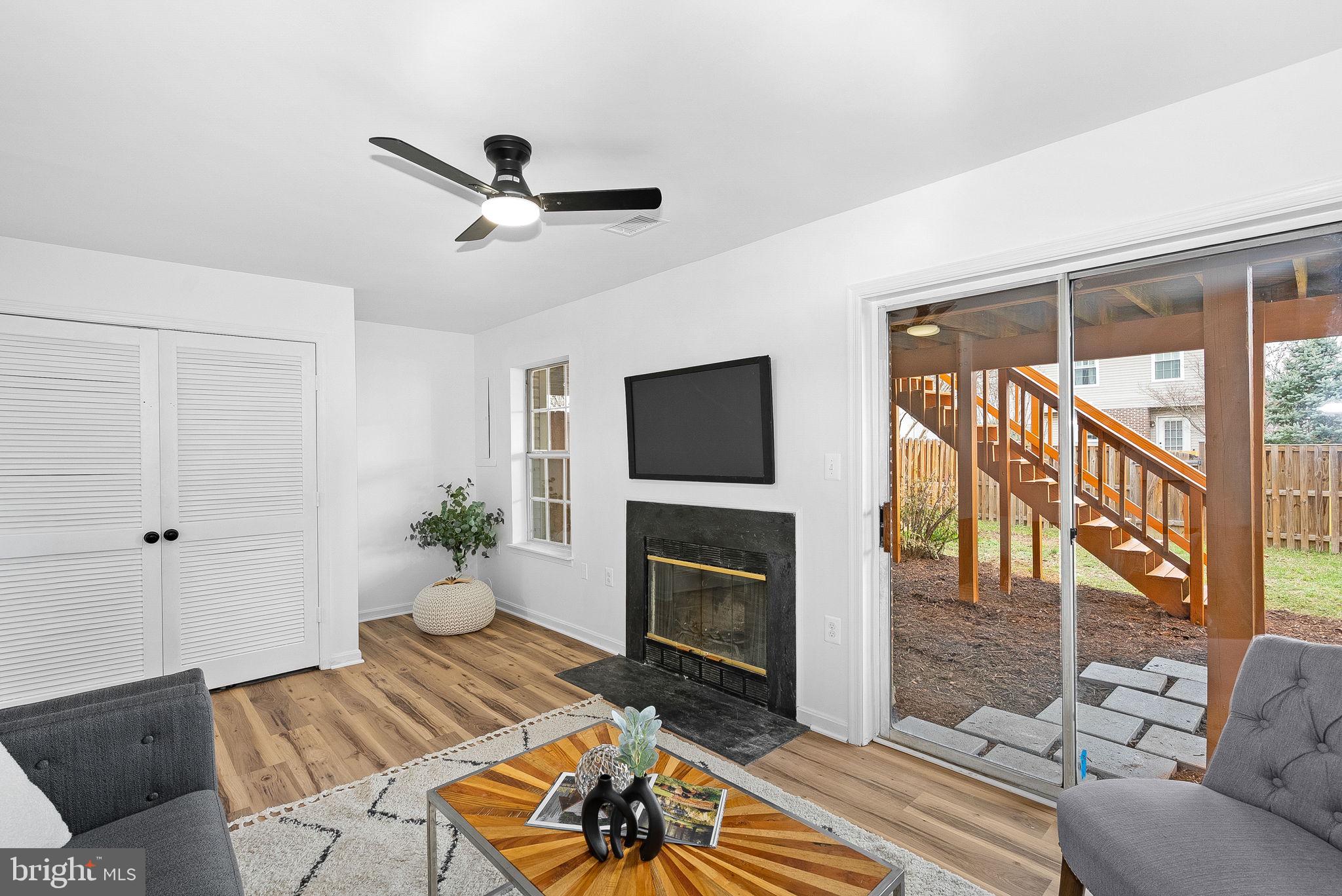 412 NIKKI TERRACE SE