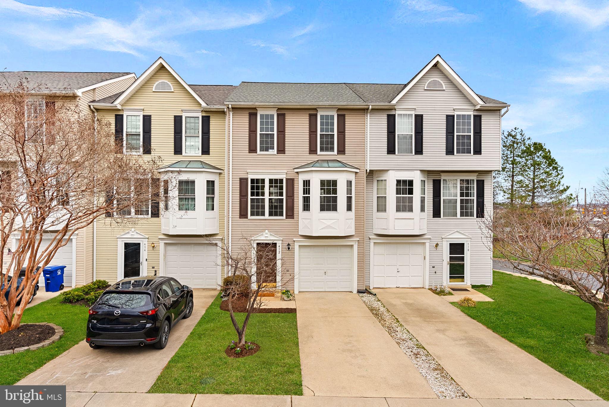 412 NIKKI TERRACE SE