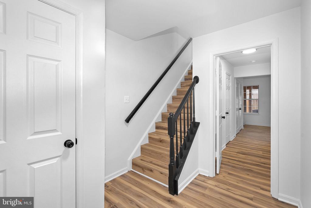 412 NIKKI TERRACE SE