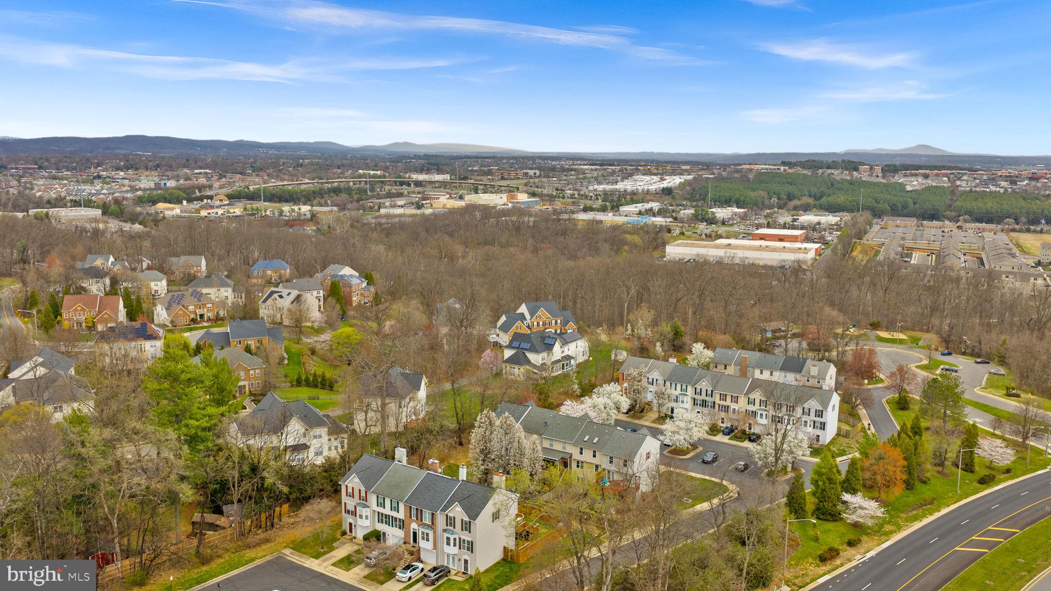 412 NIKKI TERRACE SE