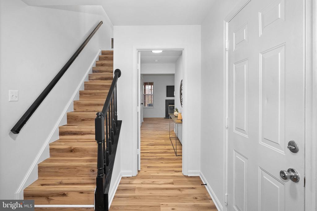 412 NIKKI TERRACE SE