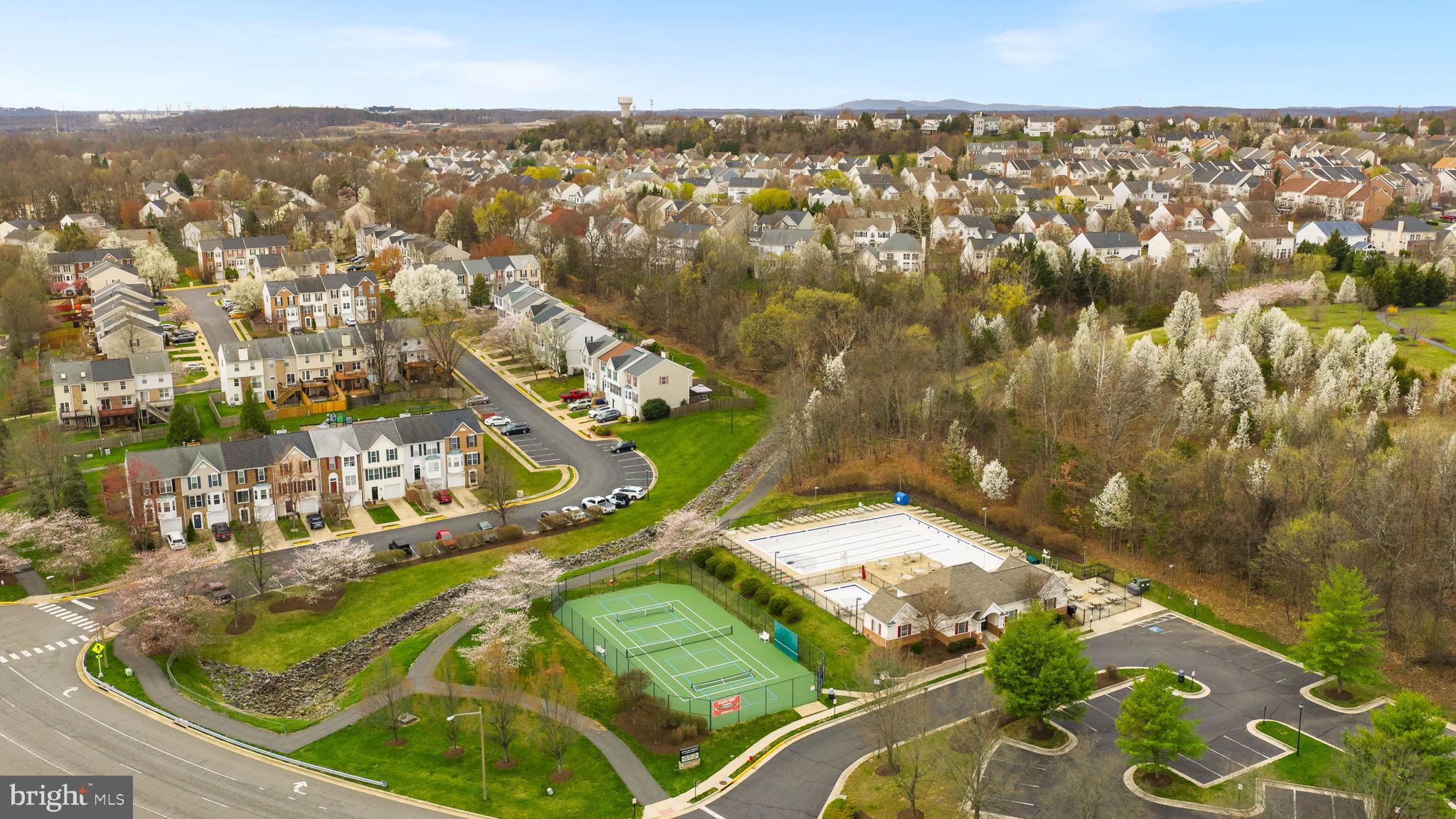 412 NIKKI TERRACE SE