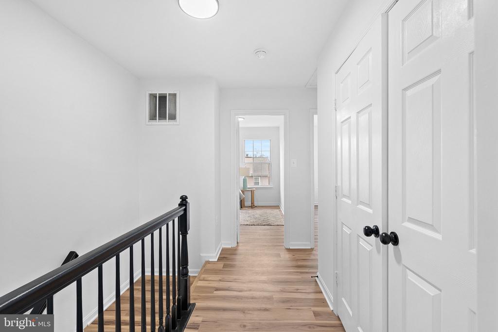 412 NIKKI TERRACE SE
