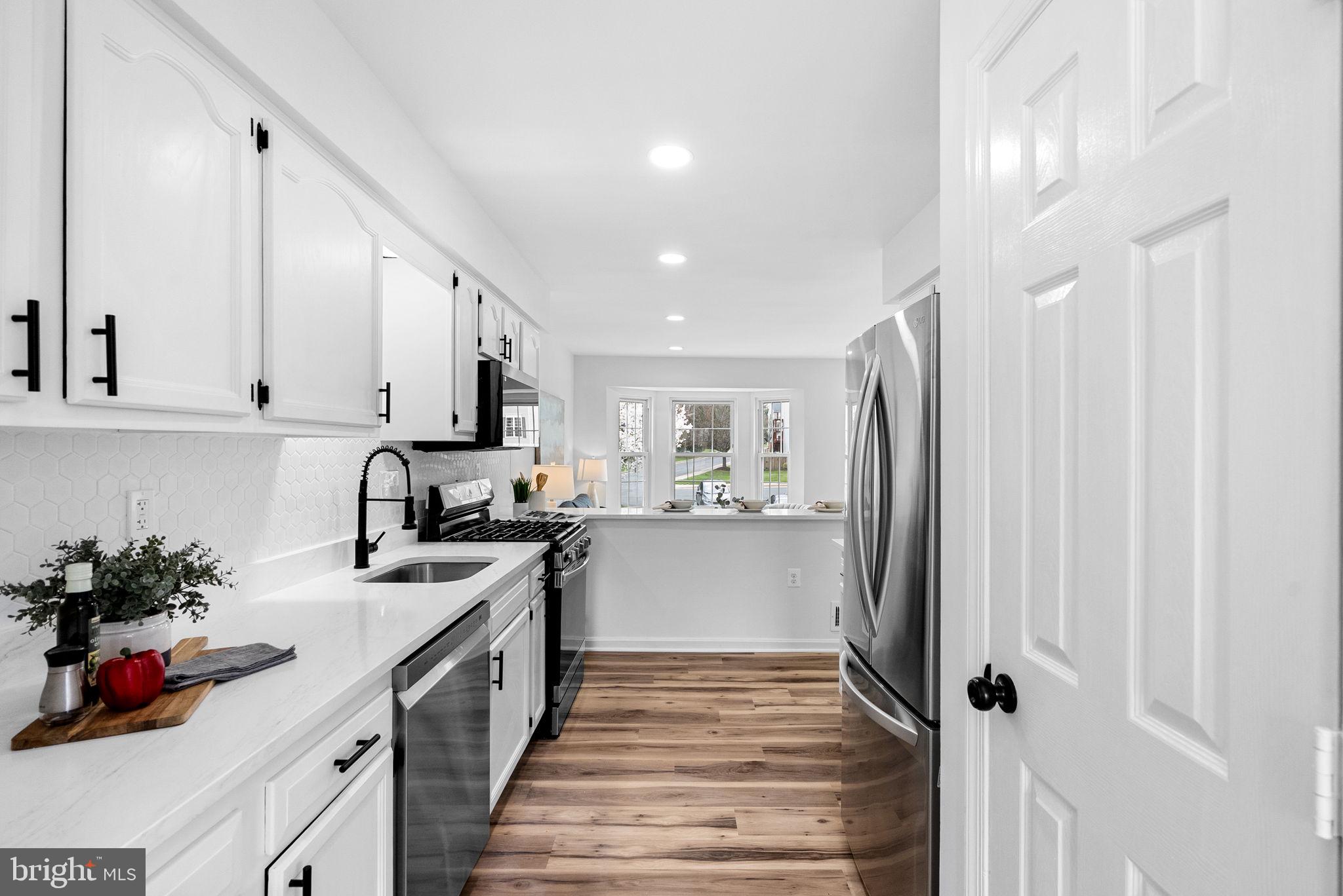 412 NIKKI TERRACE SE