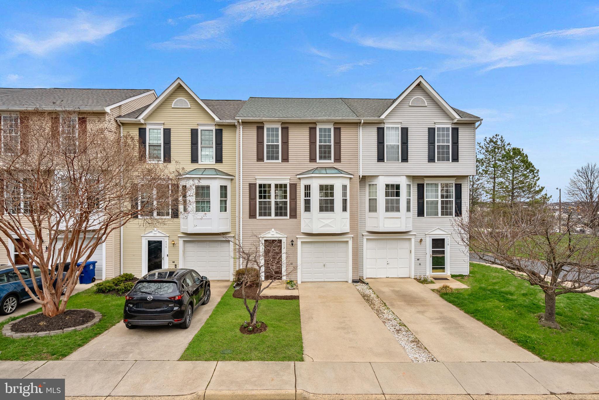 412 NIKKI TERRACE SE