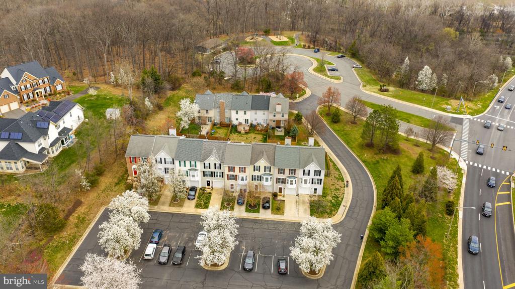 412 NIKKI TERRACE SE