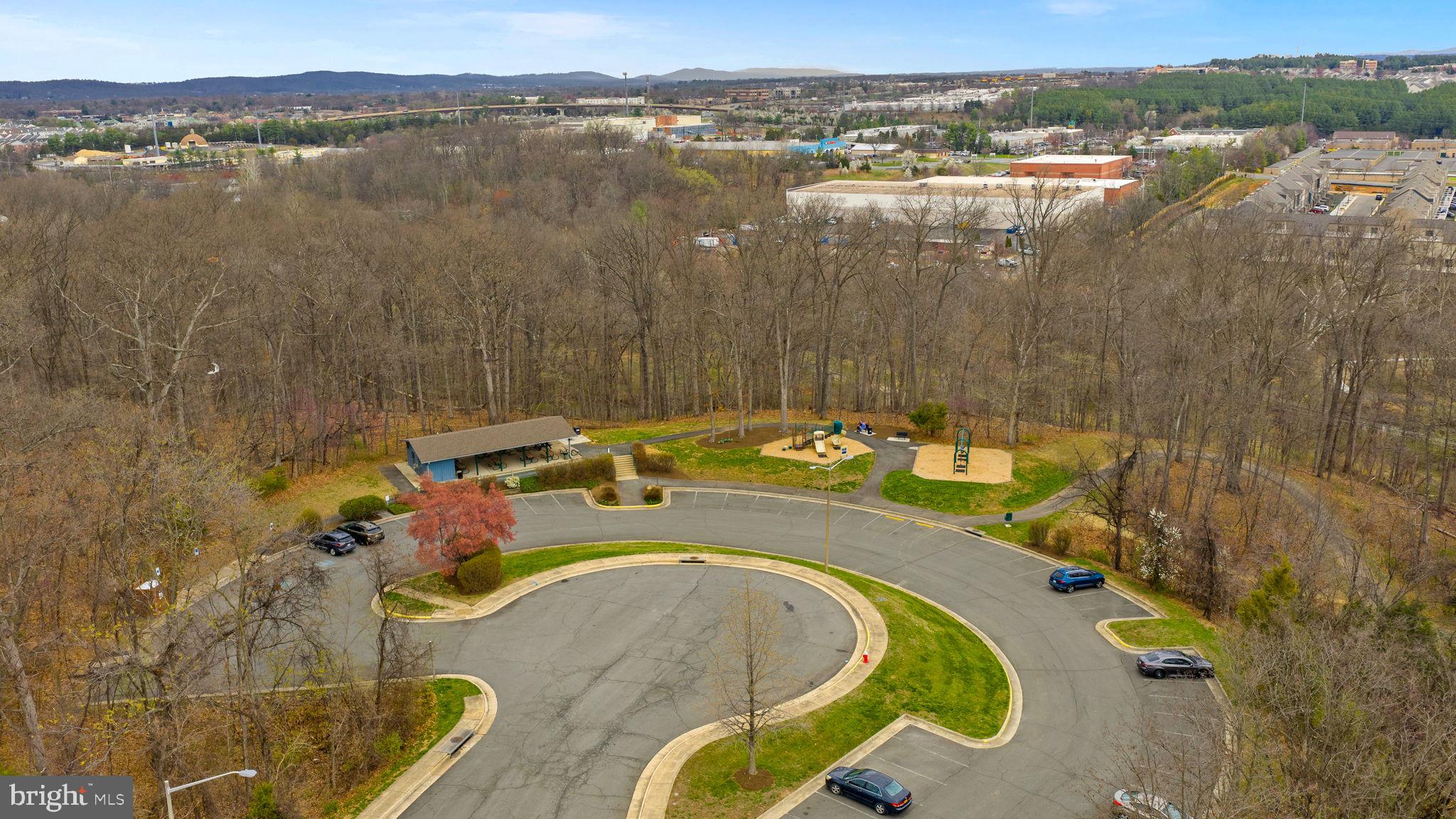 412 NIKKI TERRACE SE