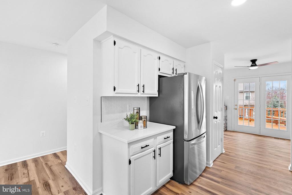 412 NIKKI TERRACE SE
