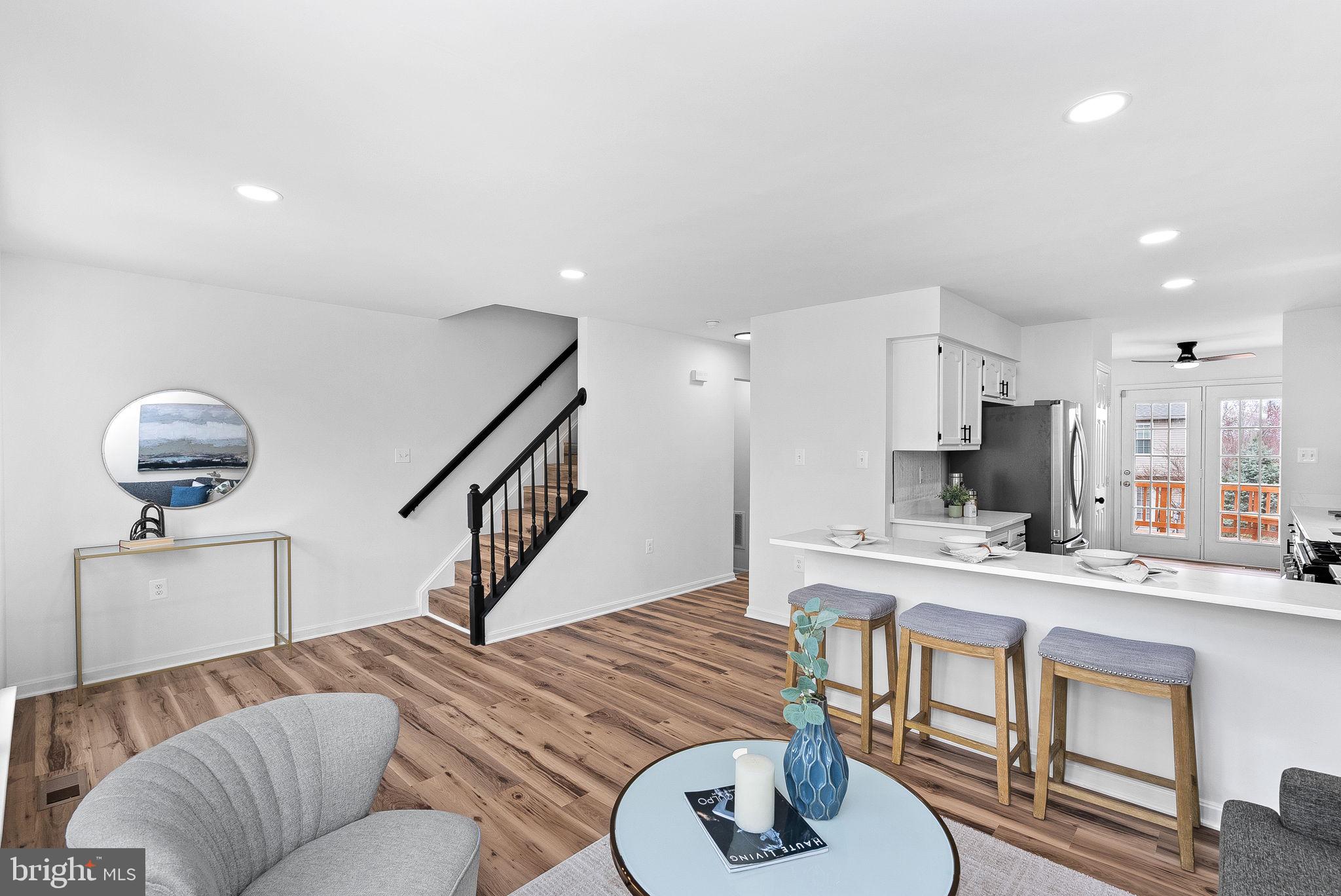 412 NIKKI TERRACE SE