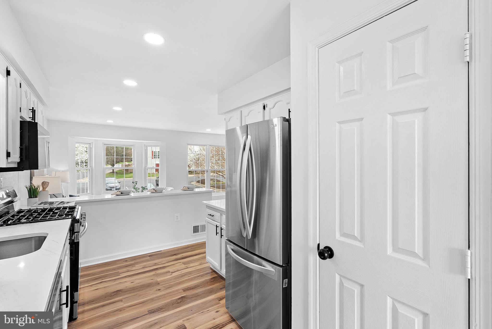 412 NIKKI TERRACE SE