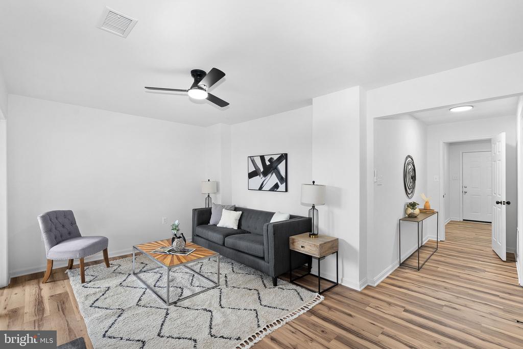 412 NIKKI TERRACE SE