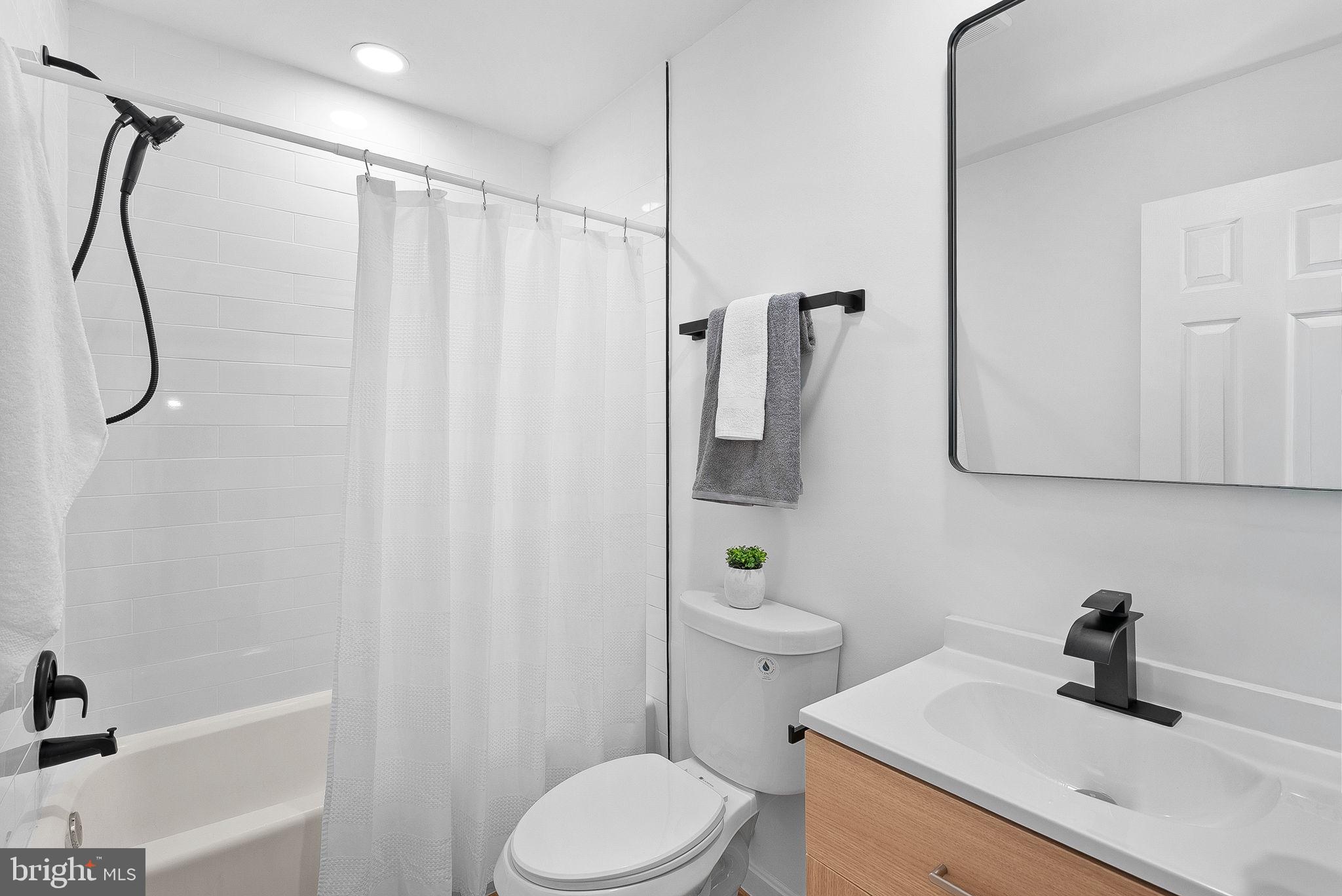 412 NIKKI TERRACE SE