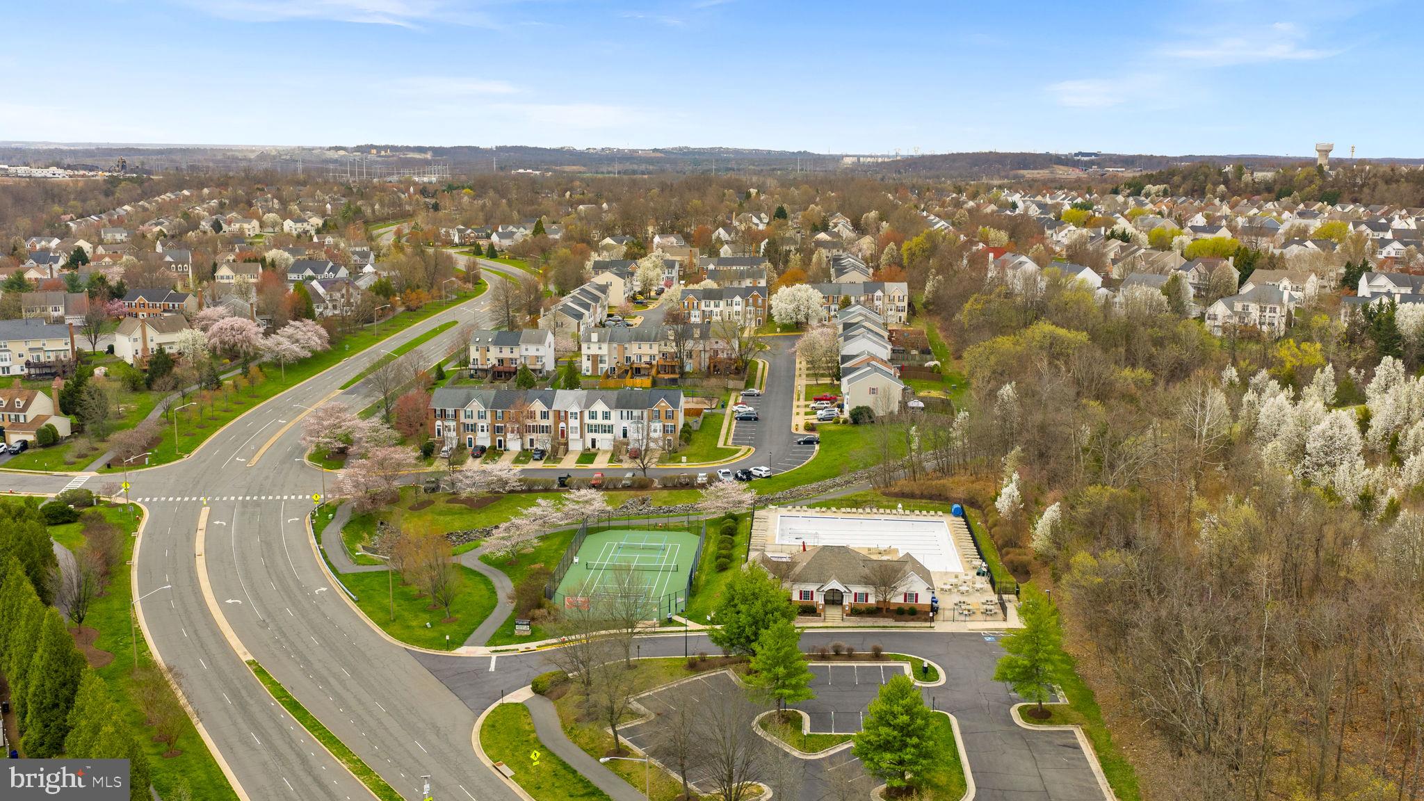 412 NIKKI TERRACE SE