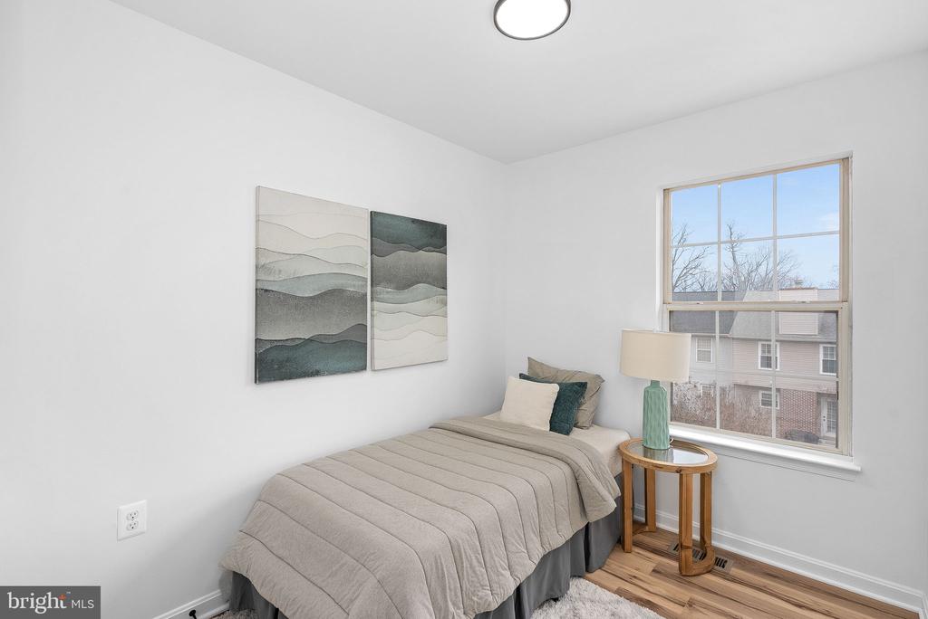 412 NIKKI TERRACE SE