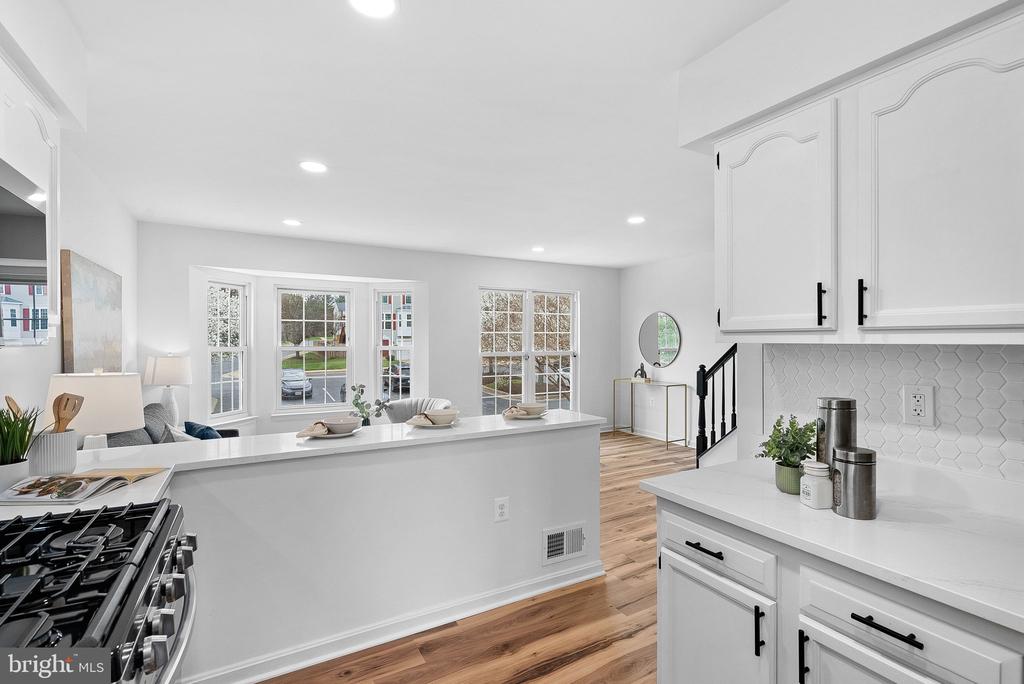 412 NIKKI TERRACE SE