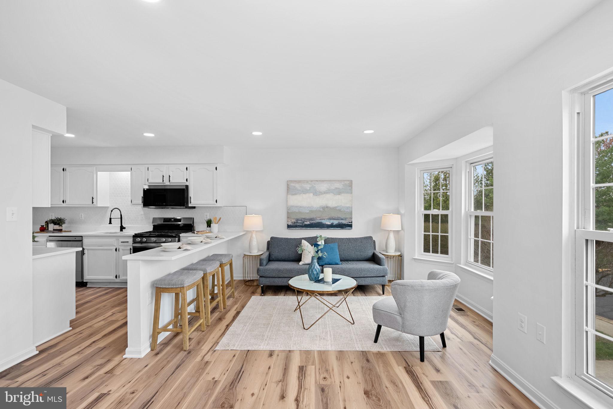 412 NIKKI TERRACE SE