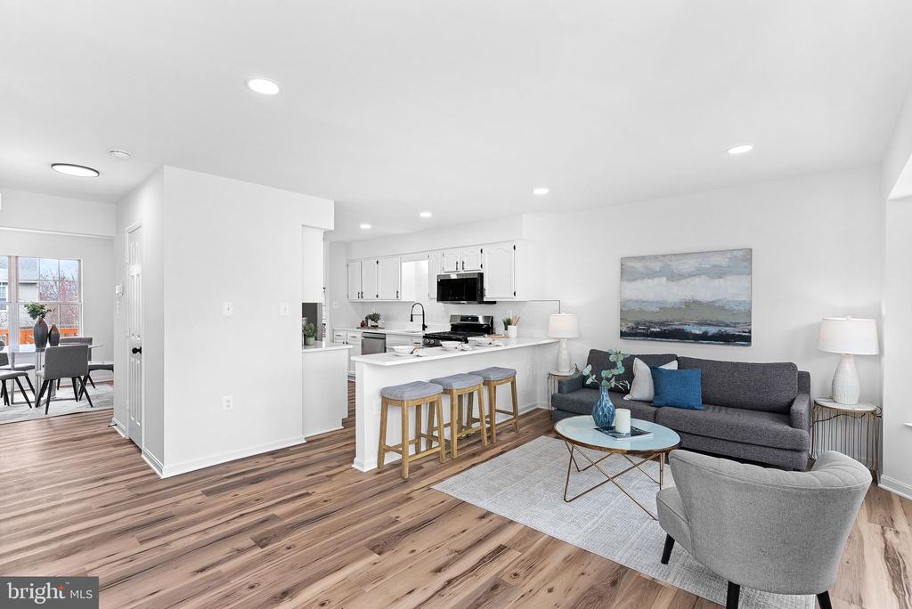 412 NIKKI TERRACE SE