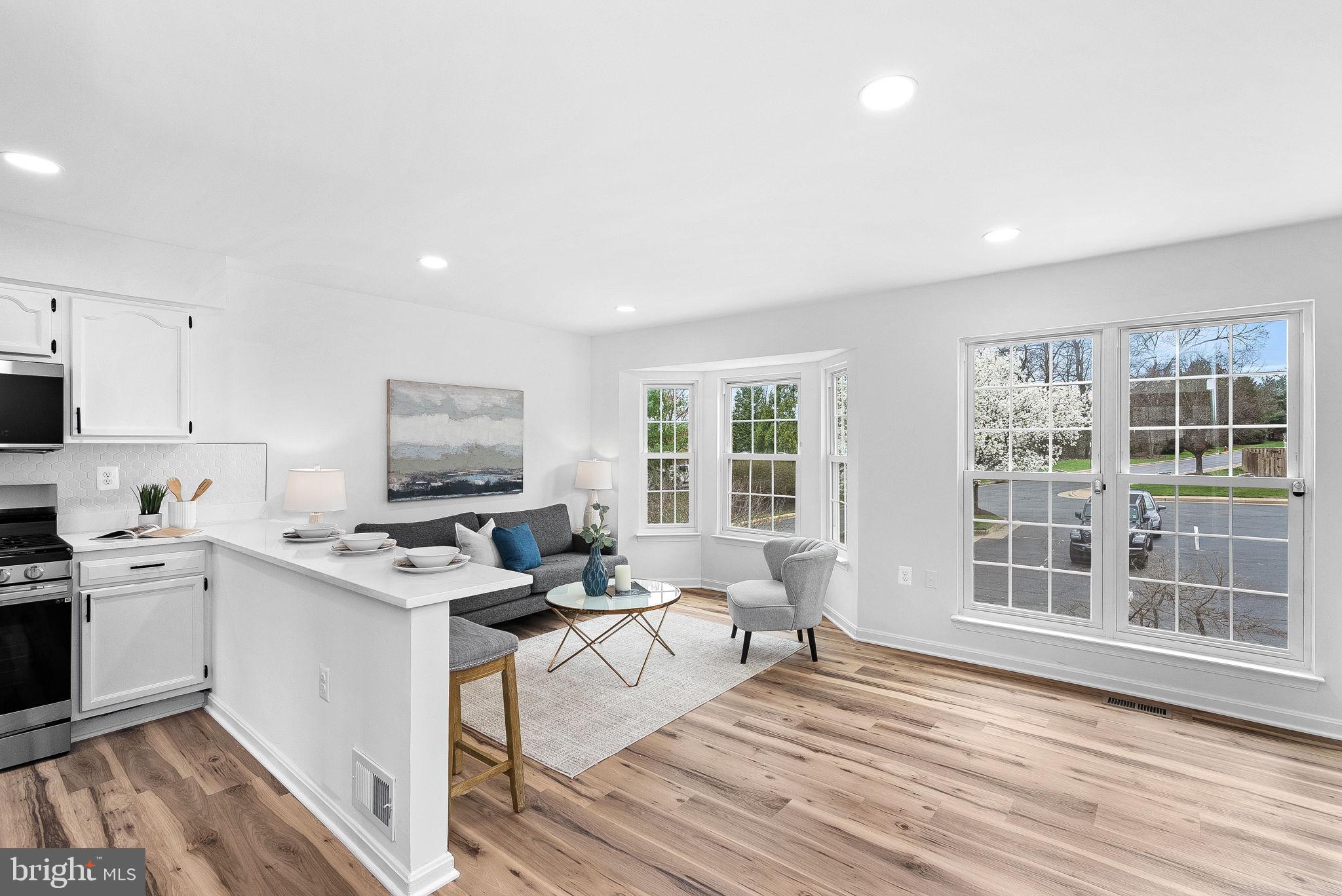 412 NIKKI TERRACE SE