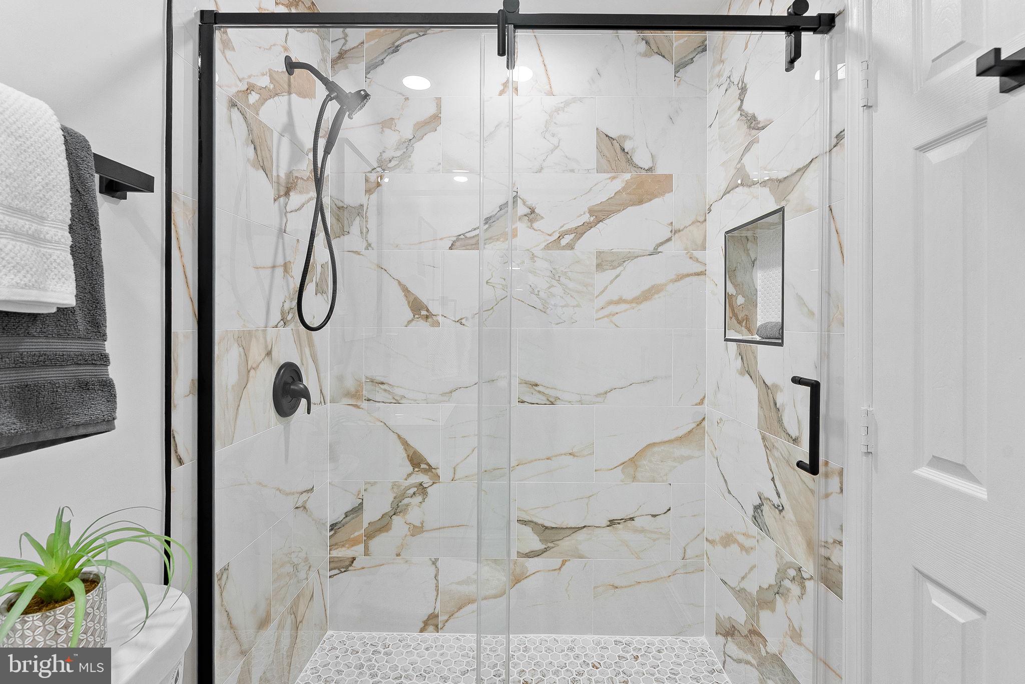 412 NIKKI TERRACE SE